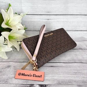 Michael Kors Continental Wallet /Wristlet
